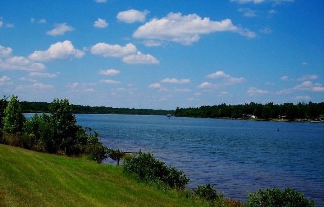 Tombigbee River near the Natchez Trace where Native Americans, European Traders & Slaves worked and traveled. Photo credit: Bob Franks (2006)